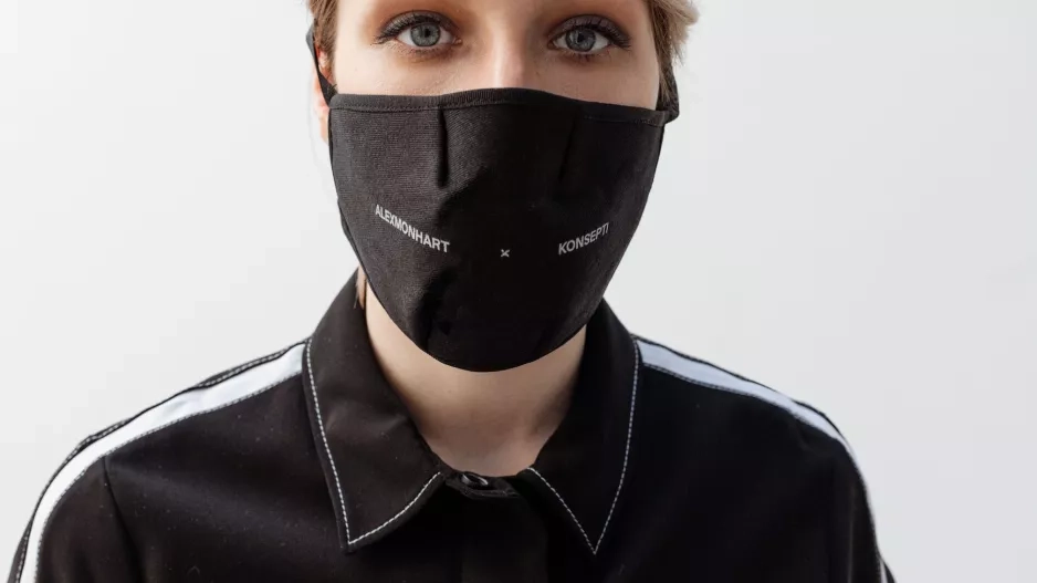 Design pomáhá: Charitativní roušky od Alexmonhart 