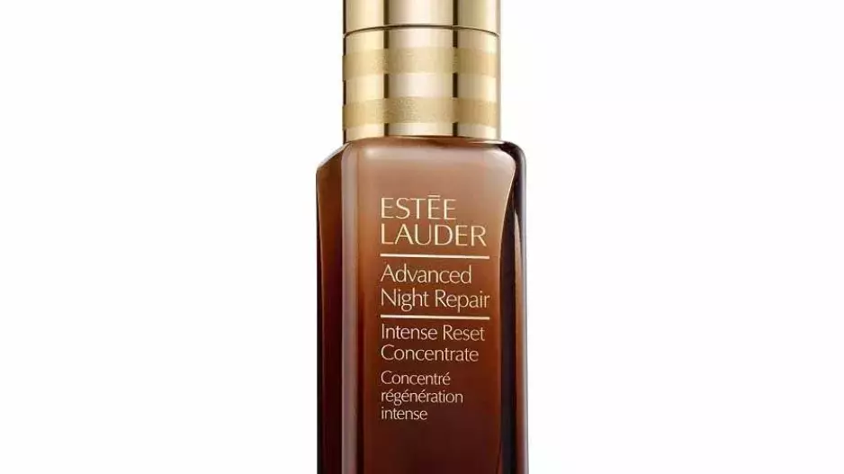 Pleťové sérum, Advanced Night Repair Intense Reset Concentrate, Esteé Lauder, prodává Douglas.cz, 2 090 Kč Pleťové sérum, Advanced Night Repair Intense Reset Concentrate, Esteé Lauder, prodává Douglas.cz, 2 090 Kč