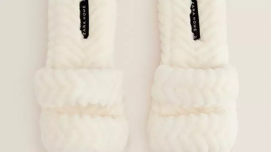 pantofle, Zara, 699 Kč