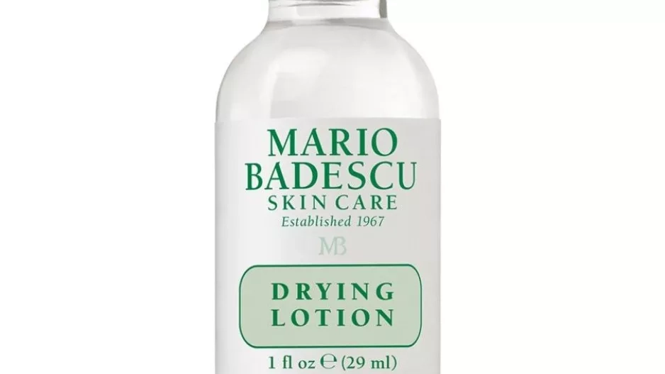 Efektivní, rychlá lokální péče specificky formulovaná s kyselinou salicylovou, sulfurem a zinc oxide, Drying Lotion, MARIO BADESCU, prodává Douglas.cz, 399 Kč Efektivní, rychlá lokální péče specificky formulovaná s kyselinou salicylovou, sulfurem a zinc oxide, Drying Lotion, MARIO BADESCU, prodává Douglas.cz, 399 Kč