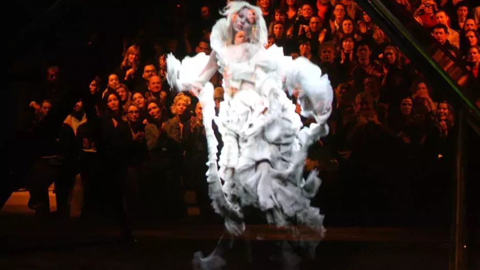 Kate Moss Alexander McQueen 2006