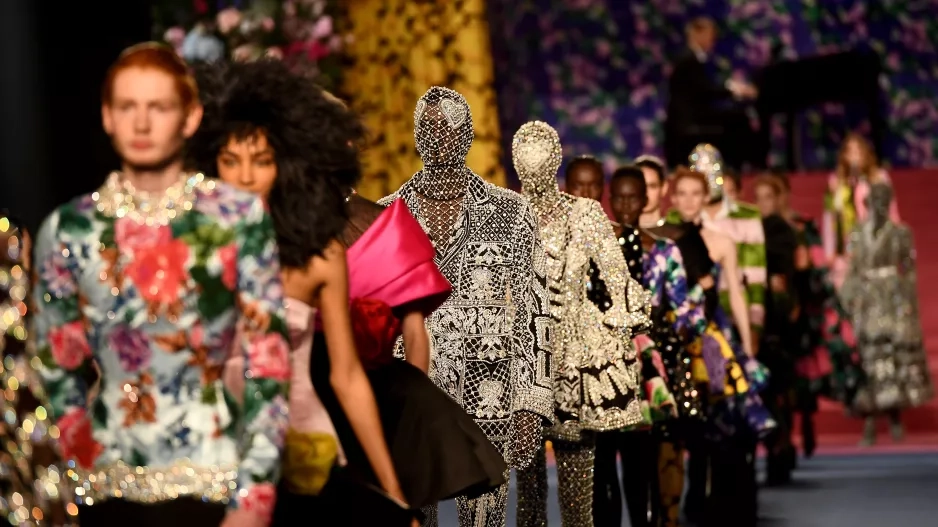 London Fashion Week: Zpět k reálnému zážitku i genderové neutralitě