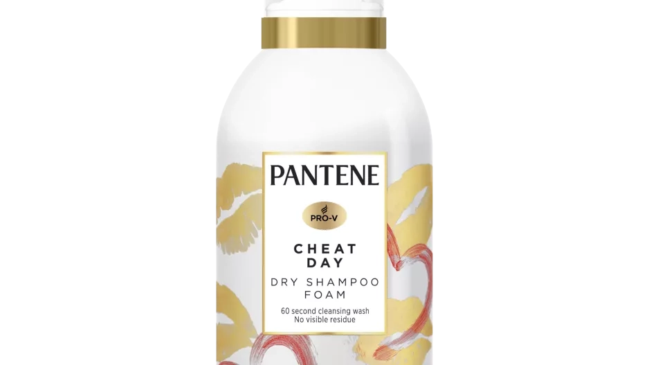 Pěnivý suchý šampon CHEAT DAY 1Pěnivý suchý šampon CHEAT DAY