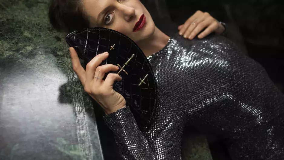 Klára Issová pro .about leather.