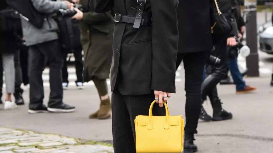 Street Style - Paris Fashion Week - Womenswear Fall/Winter 2020/2021