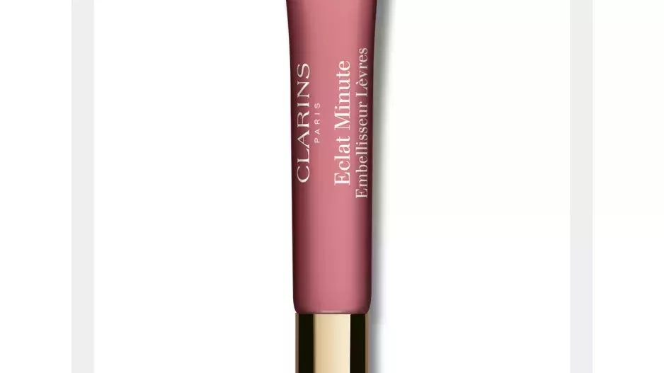 Zkrášlující balzám na rty, Instant Light Natural Lip Perfector, Clarins, 480 Kč Zkrášlující balzám na rty, Instant Light Natural Lip Perfector, Clarins, 480 Kč
