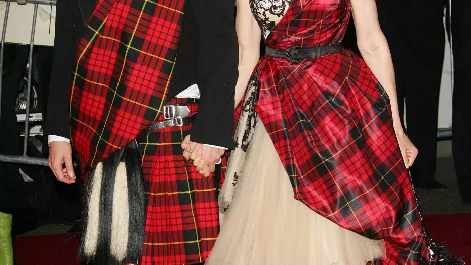 Alexander McQueen a Sarah Jessica Parker na Met Gala 2006 Alexander McQueen a Sarah Jessica Parker na Met Gala 2006