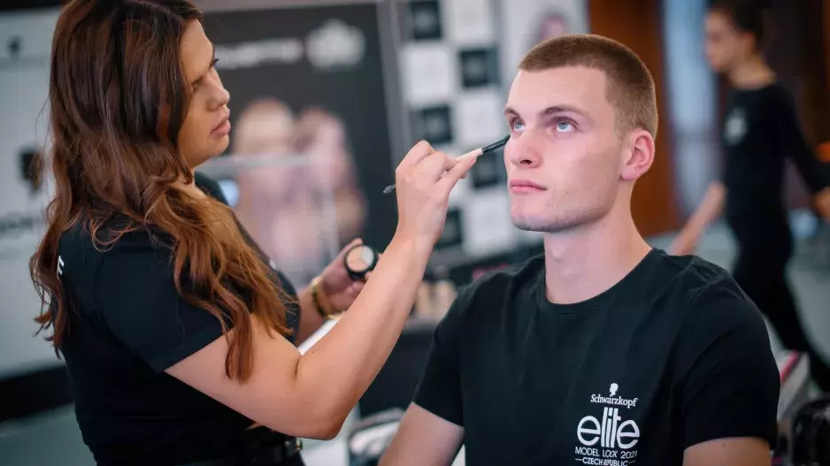 Oriflame make-up v zákulisí Schwarzkopf ELite Model Look 2021 Oriflame make-up v zákulisí Schwarzkopf ELite Model Look 2021