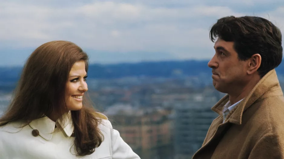 7 VĚCÍ, KVŮLI KTERÝM POZNÁTE, ŽE VÁŠ VYVOLENÝ NECHCE VZTAH