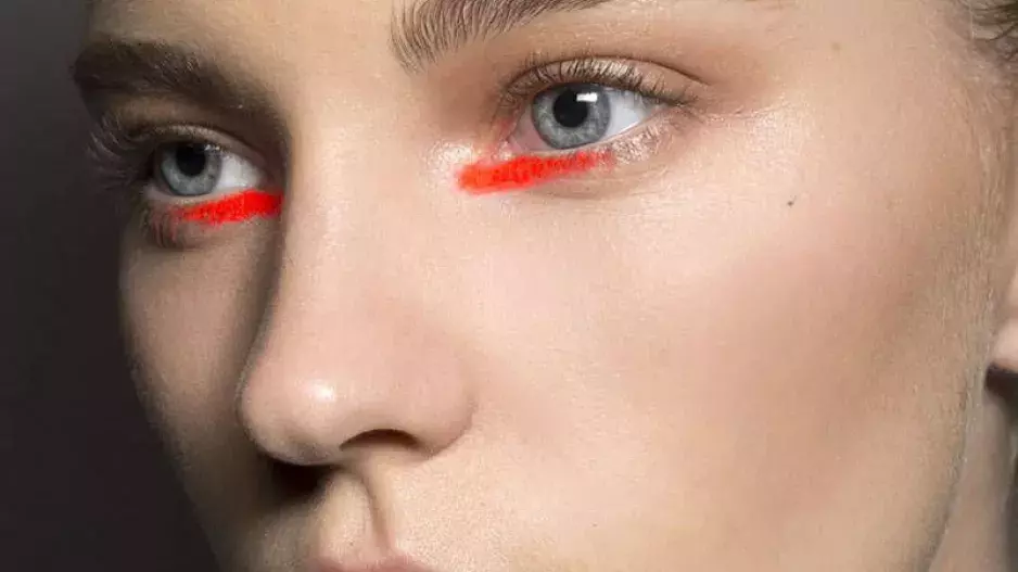 NEGATIVE EYELINER NEGATIVE EYELINER