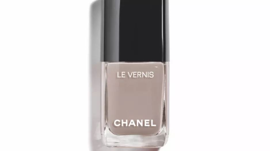 Lak na nehty, BEIGE CENDRÉ Le Vernis, Cena 830 Kč, Chanel
