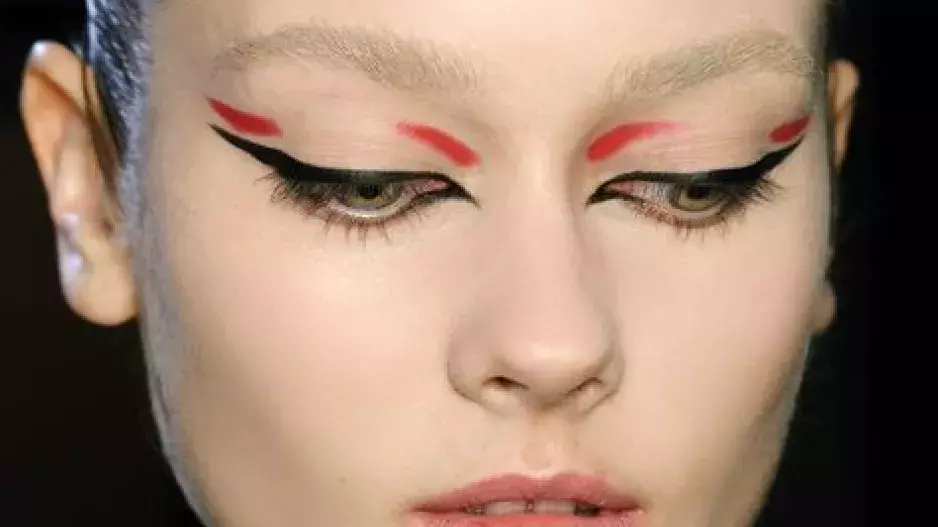 NEGATIVE EYELINER NEGATIVE EYELINER