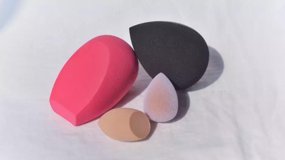 #HOWTO: RYCHLÉ A EFEKTIVNÍ ZPŮSOBY ČIŠTĚNÍ VAŠEHO KOSMETICKÉHO NÁČINÍ!