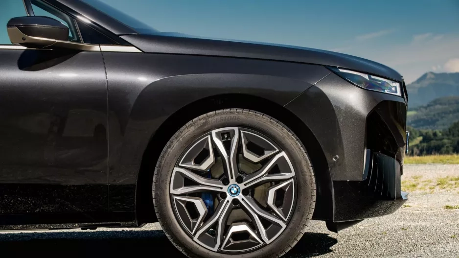 BMW iX