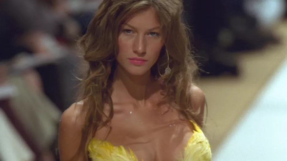 Balmain: SS 2000 PRET-A-PORTER show