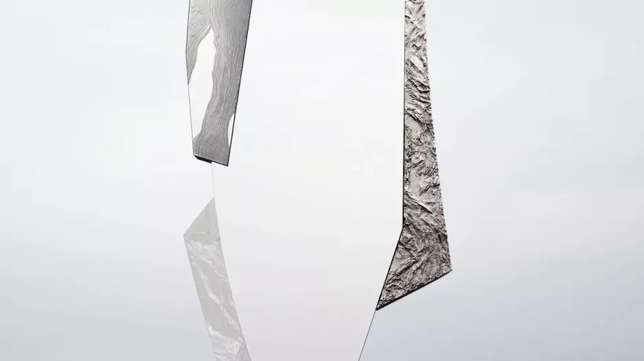 ELIŠKA MONSPORTOVÁ, zrcadlový objekt Folds, zrcadla Roots, vázy Fossil, spolupráce s 27jewellery ELIŠKA MONSPORTOVÁ, zrcadlový objekt Folds, zrcadla Roots, vázy Fossil, spolupráce s 27jewellery