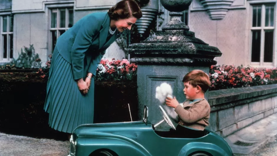 Královna Alžběta II. se synem Karlem III.