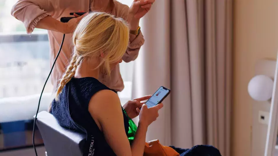 ELLE Beauty Lounge Red