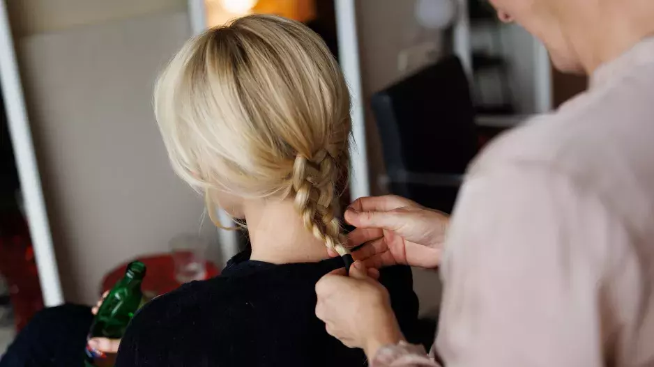 ELLE Beauty Lounge Red