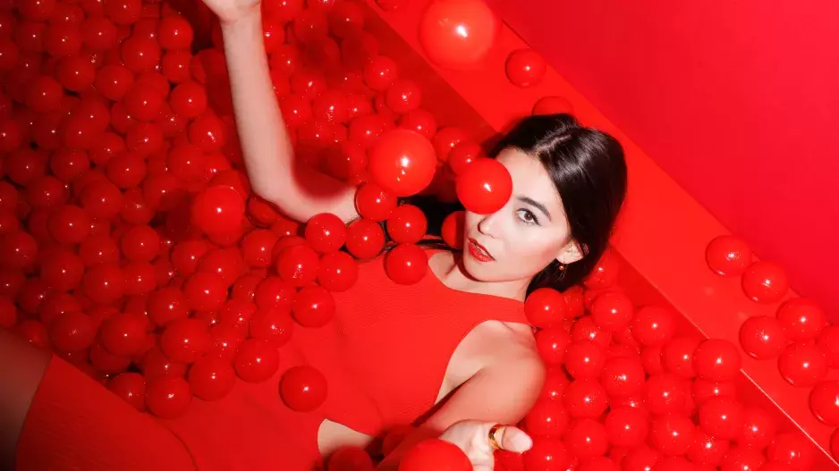 ELLE Beauty Lounge Red