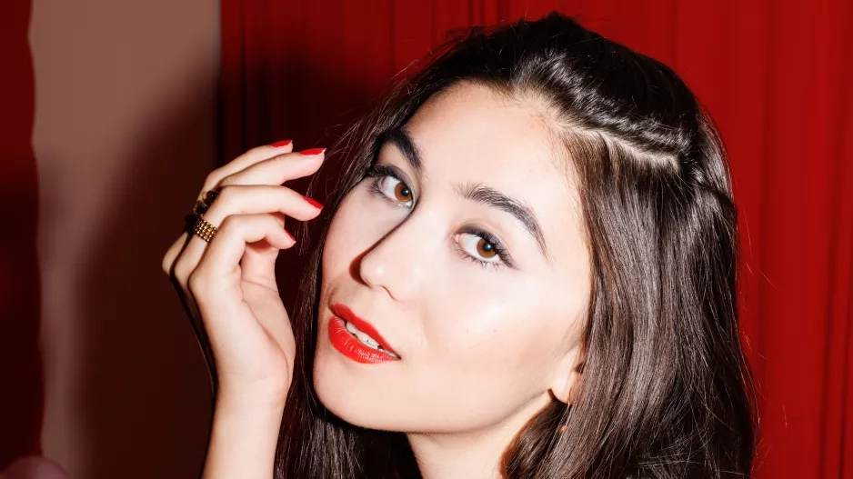 ELLE Beauty Lounge Red