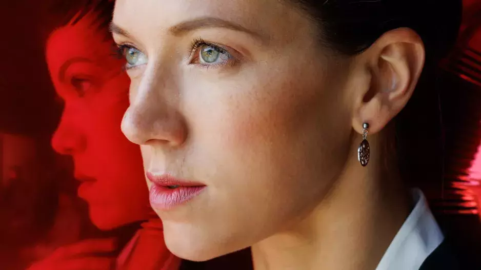 ELLE Beauty Lounge Red