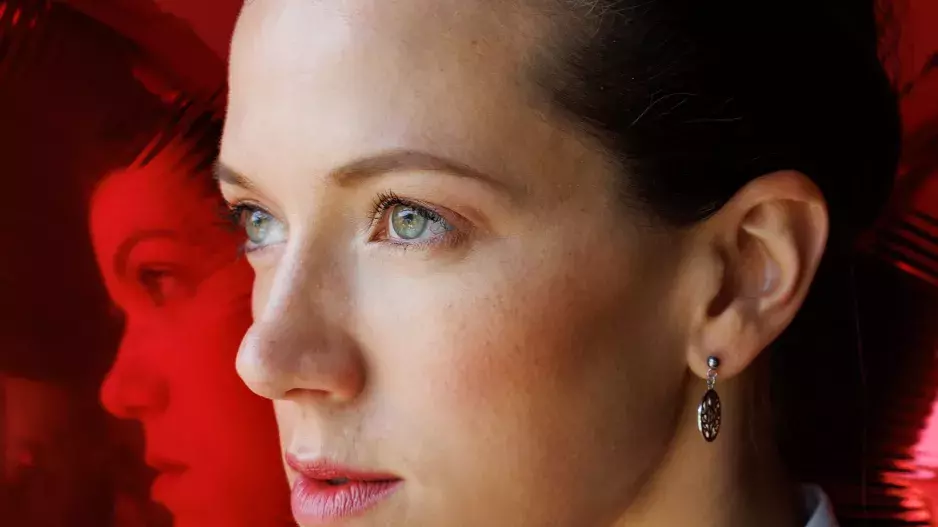 ELLE Beauty Lounge Red