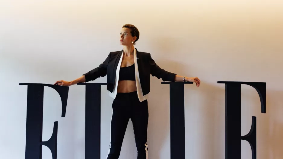 ELLE Beauty Lounge Red