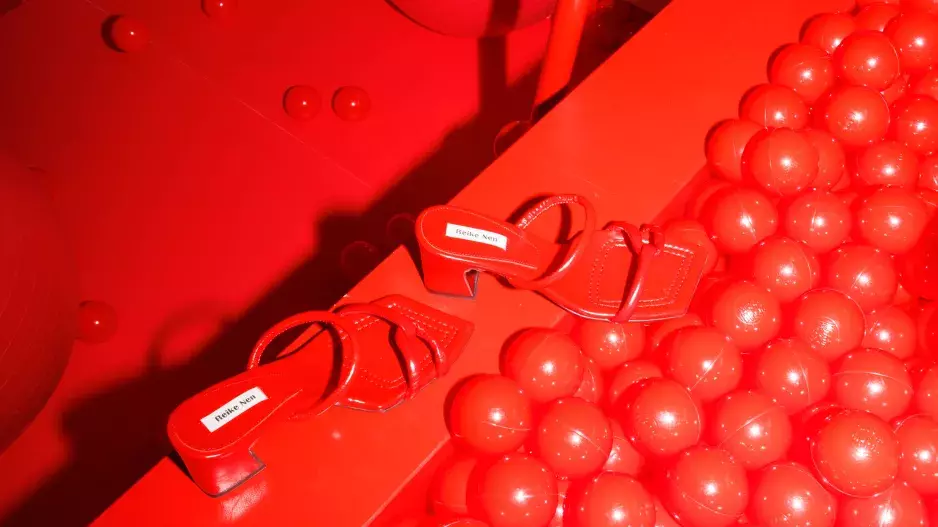 ELLE Beauty Lounge Red ELLE Beauty Lounge Red
