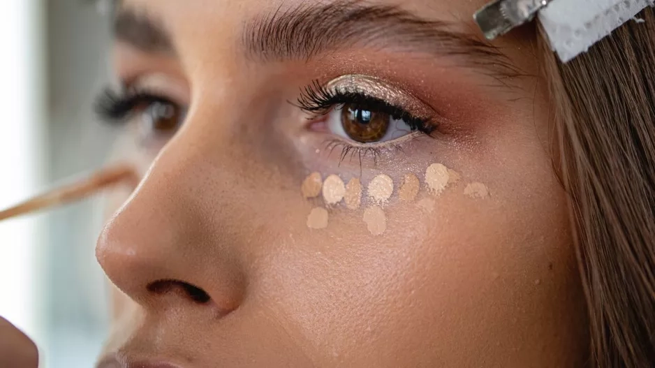 Ombre under eyes