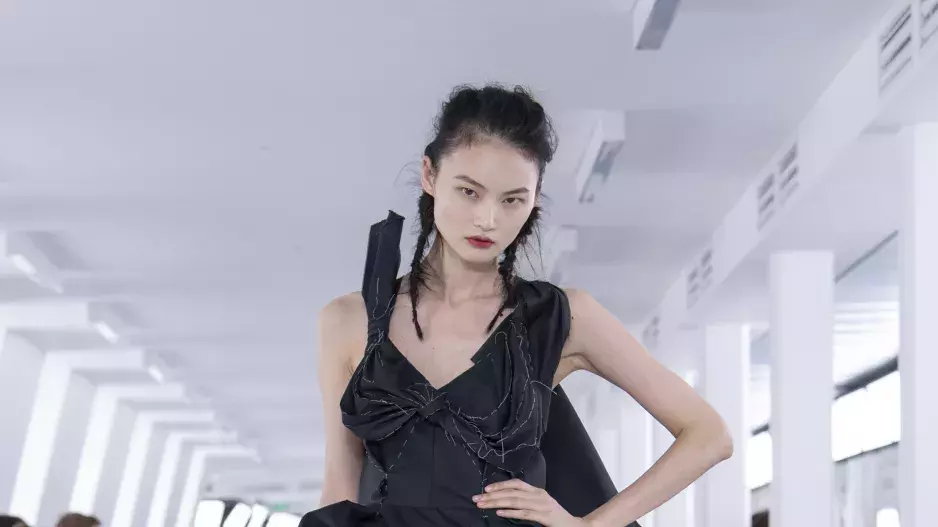 Beauty trendy z pařížského fashion weeku