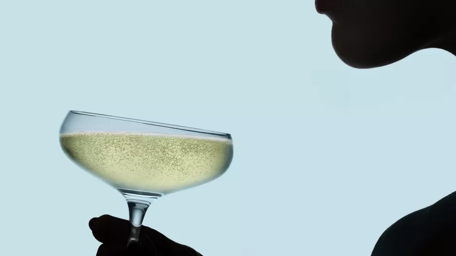 Jak na naše tělo skutečně působí kocovina?