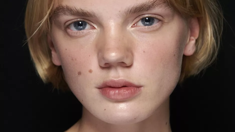 Trendy účesy jarní sezony 2024 Trendy účesy jarní sezony 2024