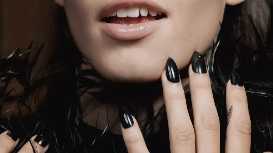 Black Nails Therapy
