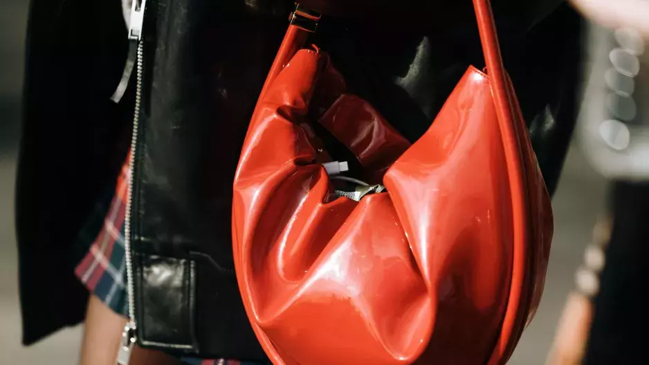 Červená barva, trend jara 2024 Červená barva, trend jara 2024