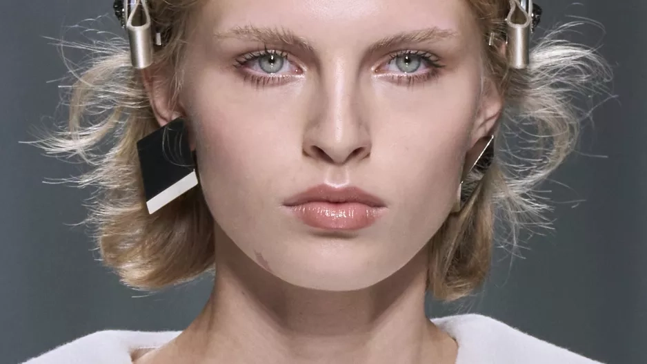 Trendy účesy jarní sezony 2024 Trendy účesy jarní sezony 2024