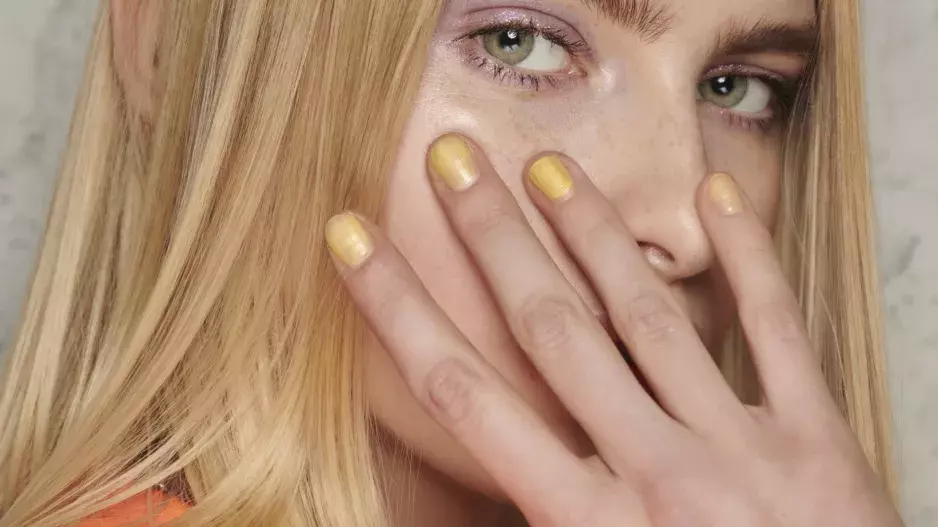 Nehty à la lehké jarní barvy