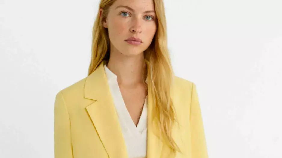 Móda v odstínech máslové žluté