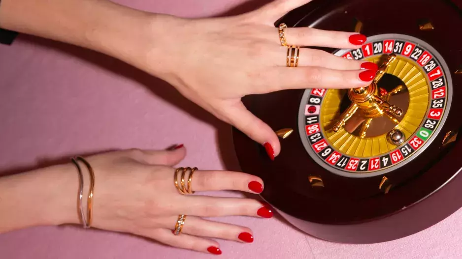 ELLE Beauty Lounge Red