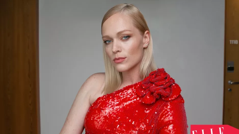 ELLE Beauty Lounge Red