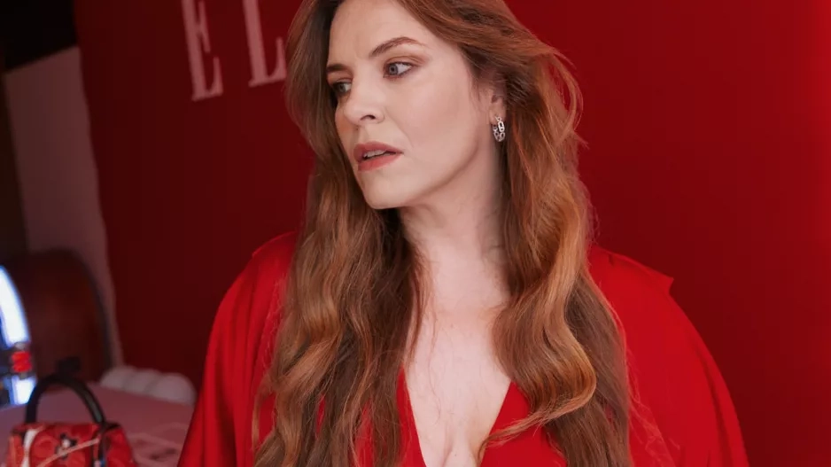 Elle Beauty Lounge Red Elle Beauty Lounge Red