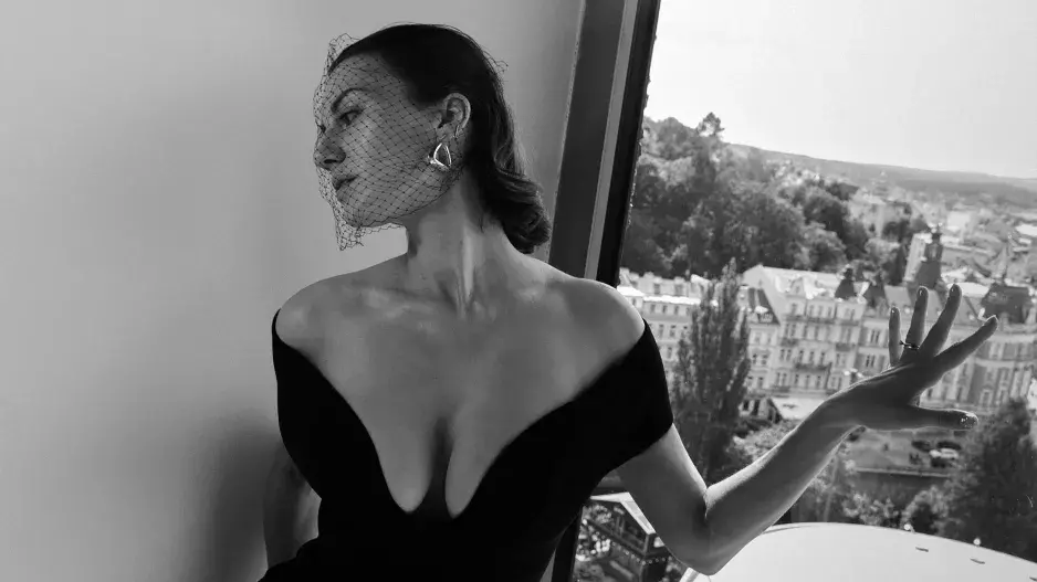 Elle Beauty Lounge Red