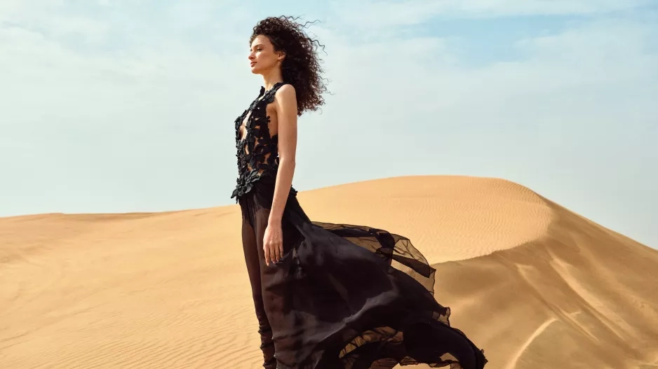 Šaty, VALENTINO. Boty, CHRISTIAN DIOR