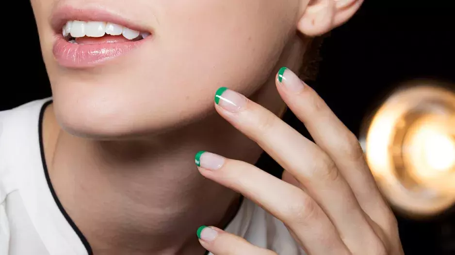 Manikúra pro krátké nehty