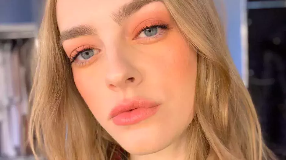Blush Lifting Effect