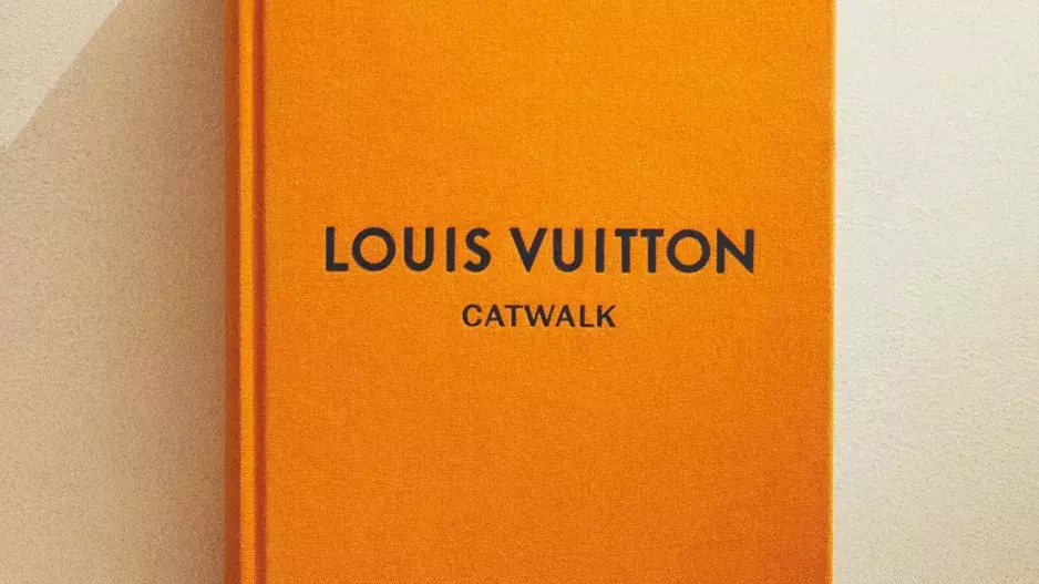 KNIHA LOUIS VUITTON CATWALK KNIHA LOUIS VUITTON CATWALK