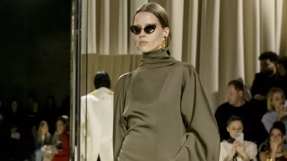 Turtleneck šaty