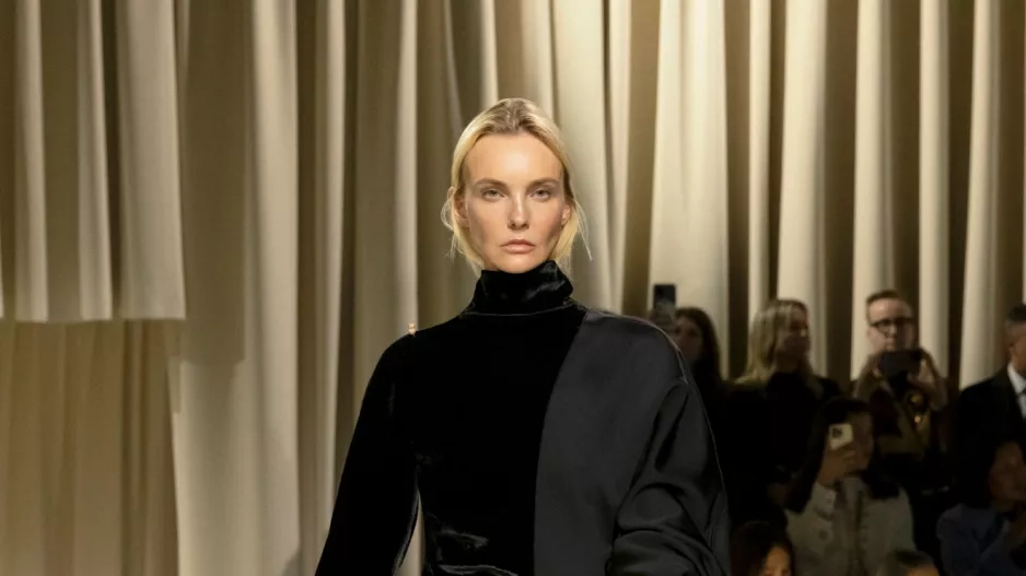 Turtleneck šaty