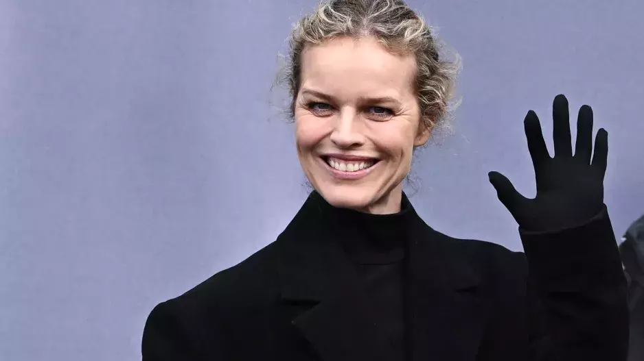 Eva Herzigová, černý rolák