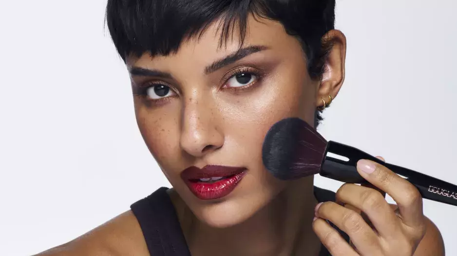 Douglas loose powder
